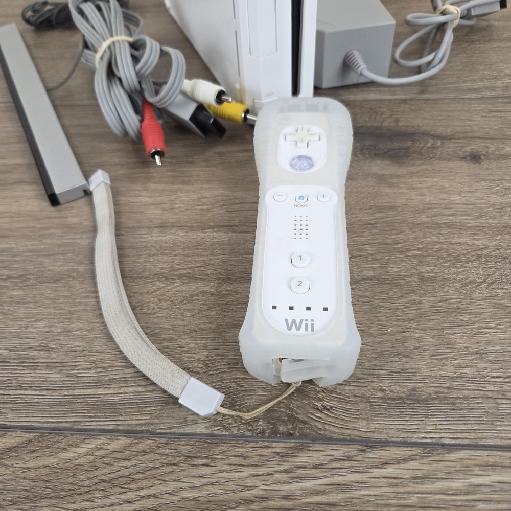 Nintendo RVL-001 Wii Console White Bundle Tested w/ Controller, Cables, & Sensor - Picture 3 of 13